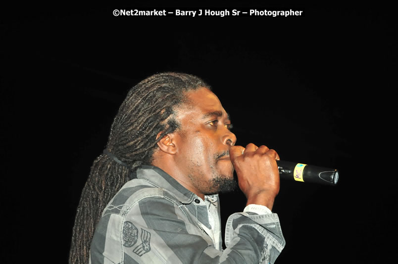 Minister of Tourism, Edmund Bartlett @ Jamaica Jazz and Blues Festival 2009 - Presented by Air Jamaica - Thursday, January 22, 2009 - Venue at the Aqueduct on Rose Hall Resort &amp; Country Club, Montego Bay, Jamaica - Thursday, January 22 - Saturday, January 24, 2009 - Photographs by Net2Market.com - Barry J. Hough Sr, Photographer/Photojournalist - Negril Travel Guide, Negril Jamaica WI - http://www.negriltravelguide.com - info@negriltravelguide.com...!